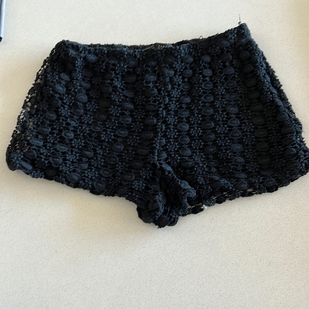 Zara black black mid rise shorts. Great condition